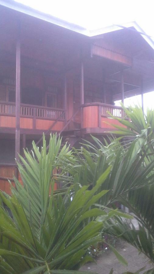 Sunset Guest House & Bar Bunaken Exterior foto