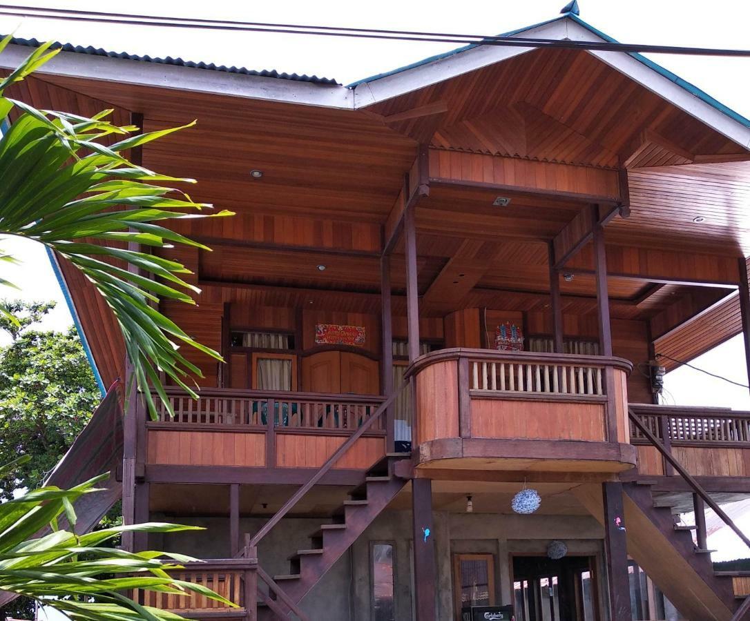 Sunset Guest House & Bar Bunaken Exterior foto