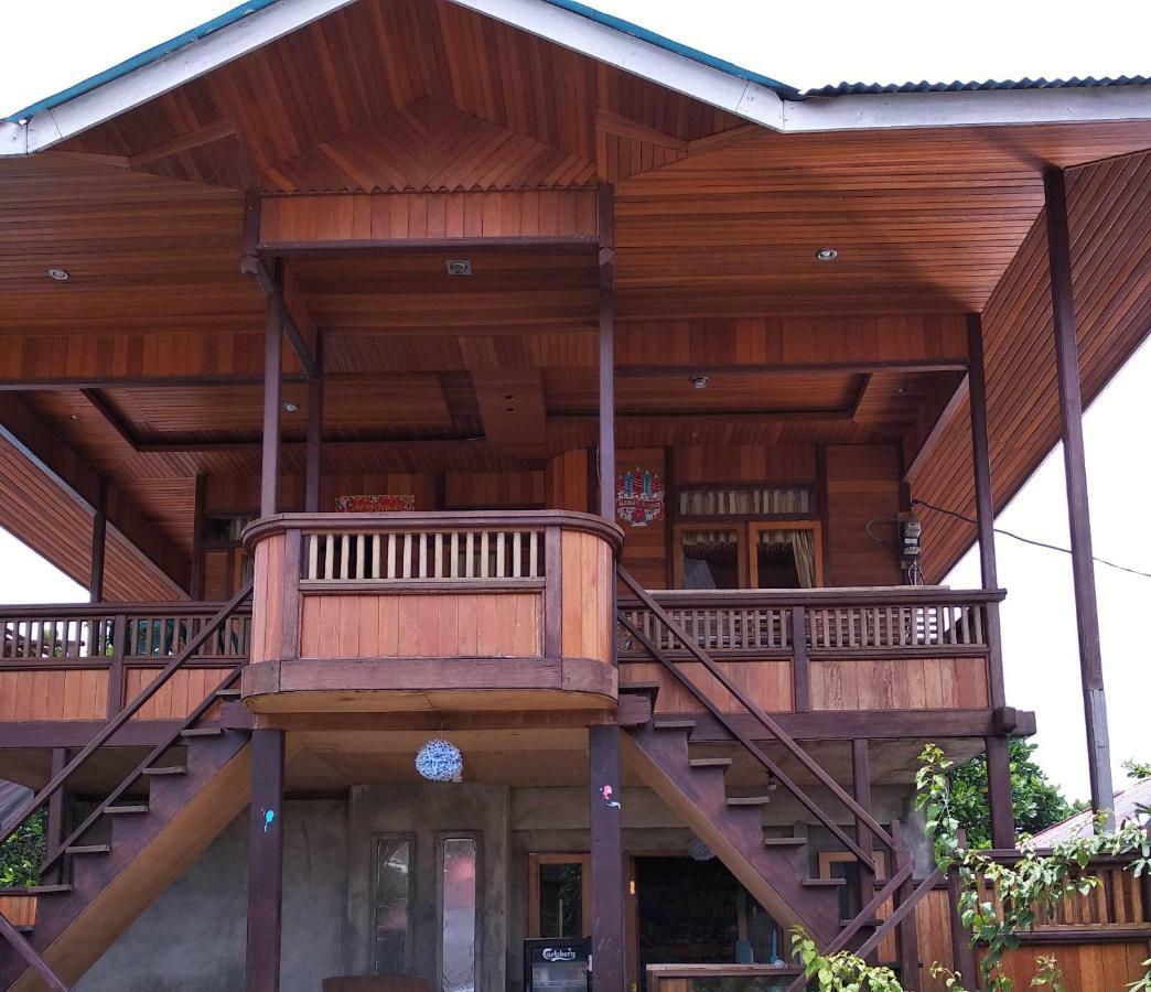 Sunset Guest House & Bar Bunaken Exterior foto